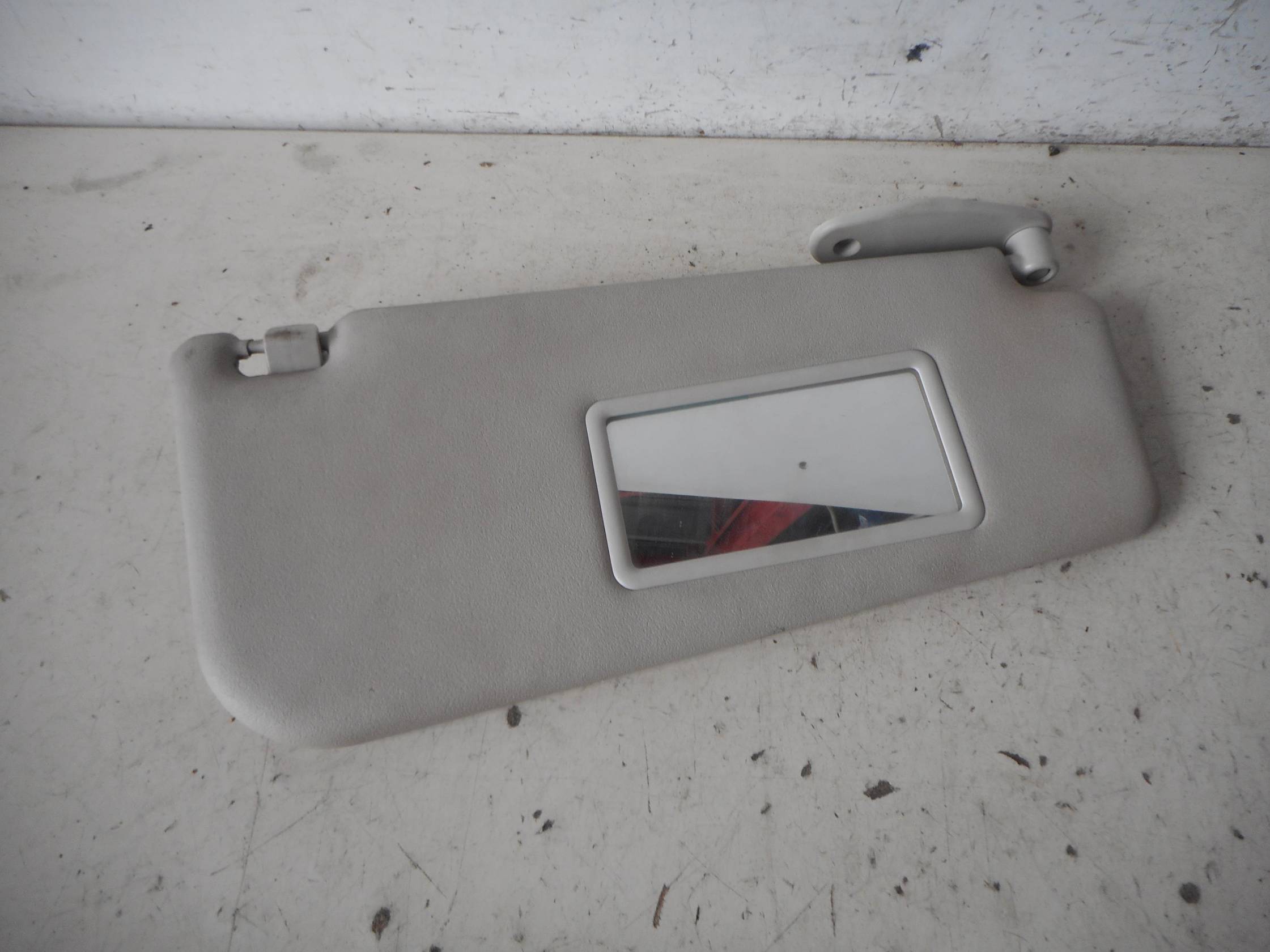 Aletta parasole parabrezza dx.